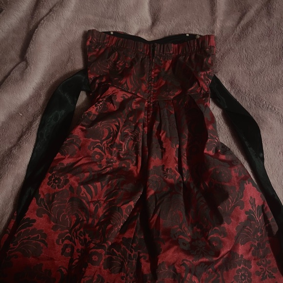 Elegant Strapless Red and Black Dress - Picture 2 of 2